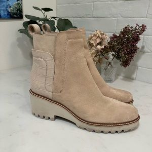 Dolce Vita Huey tan Suede Boots Waterproof used once.